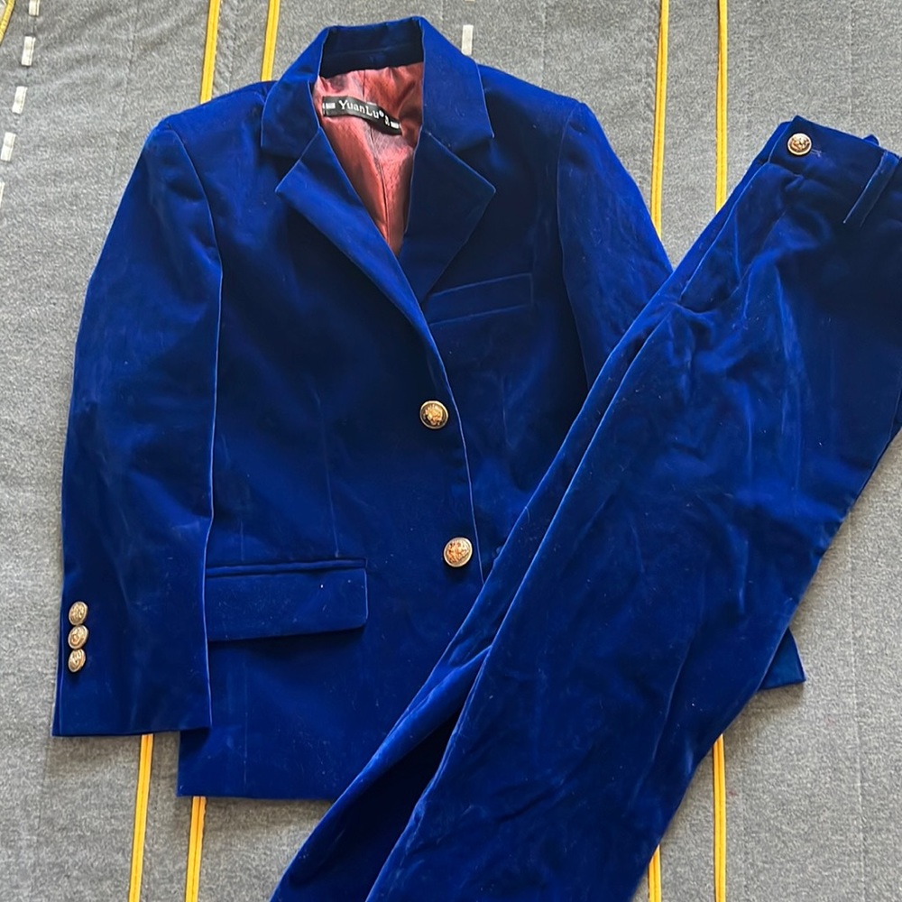 Yuan Lu Boys Suit